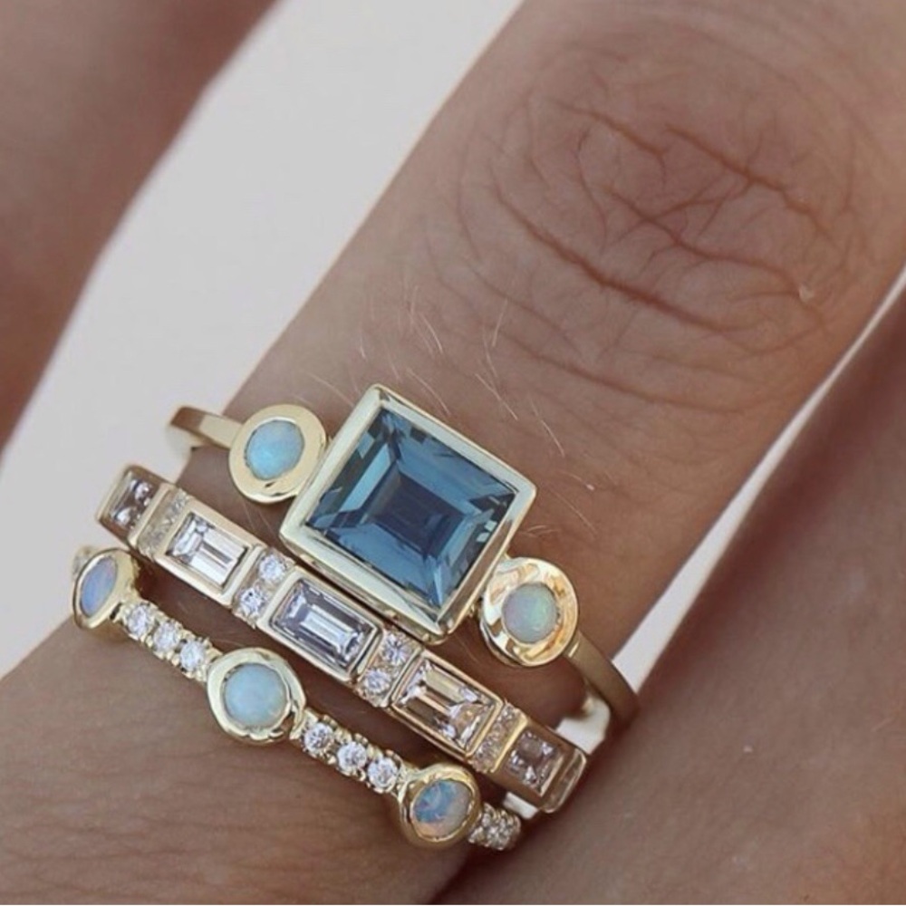 Elegant Gold and Blue Gemstone Ring Set